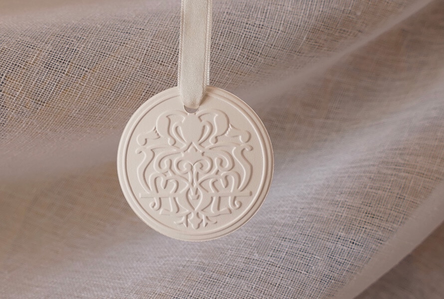Ceramic medallion diffuser