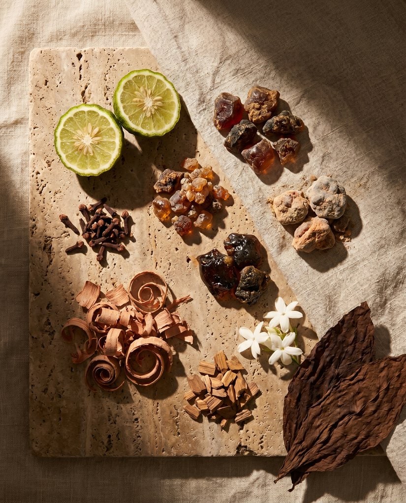 Ingrédients Aphrodisiac Blend GEODORA — bergamote, myrrhe, jasmin, benjoin, labdanum, bois de gaïac, girofle